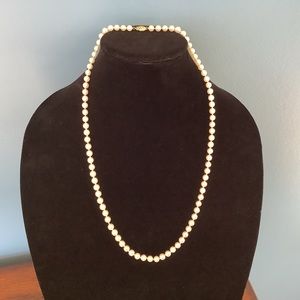 Freshwater pearl necklace w/ 14k gold clasp